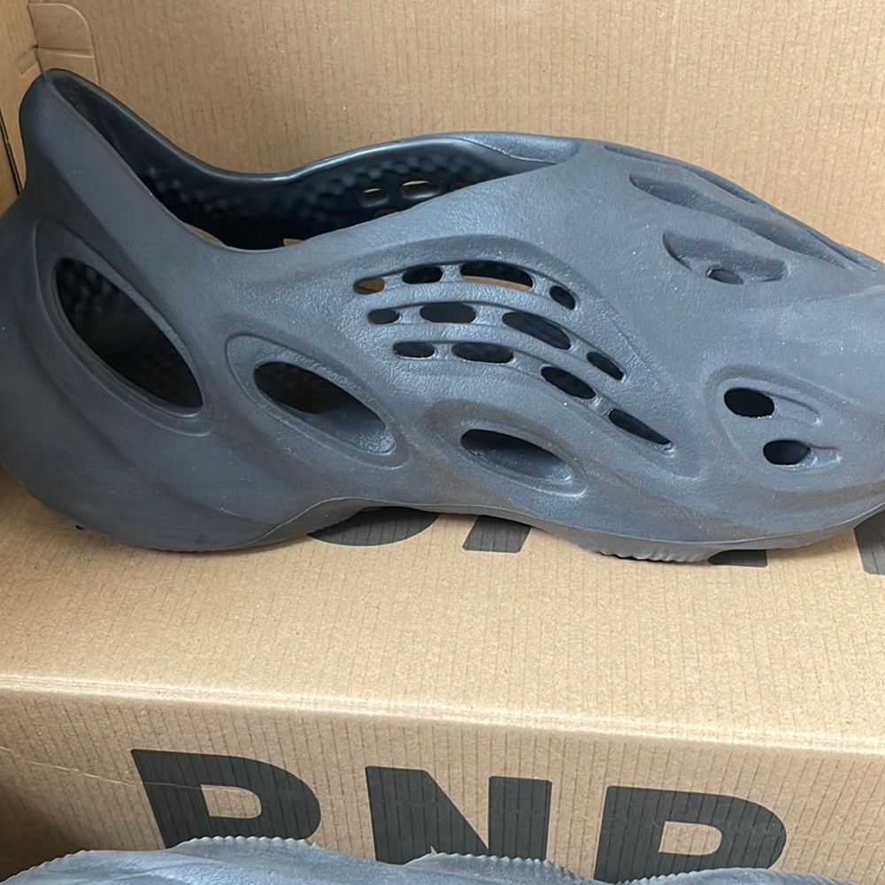 COPY - Yeezy Foam Runners size 8 unisex. Black. Worn once.